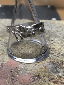 Handgesmede ring in 925 zilver - Atelier aan 'Twater